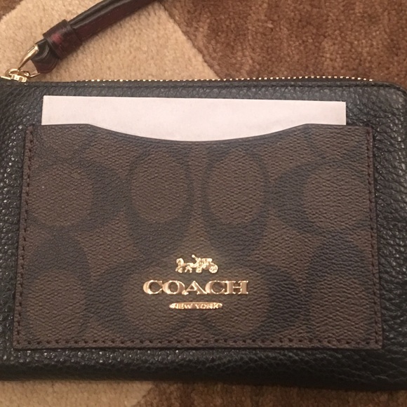 🌺NWT🌺. COACH wristlet with exterior pocket - Picture 2 of 8